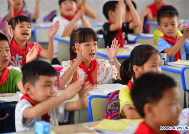 Children in Poverty-Stricken Areas in Guangxi Enjoy Better L